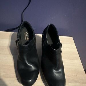 Women’s 7.5 Clark’s booties